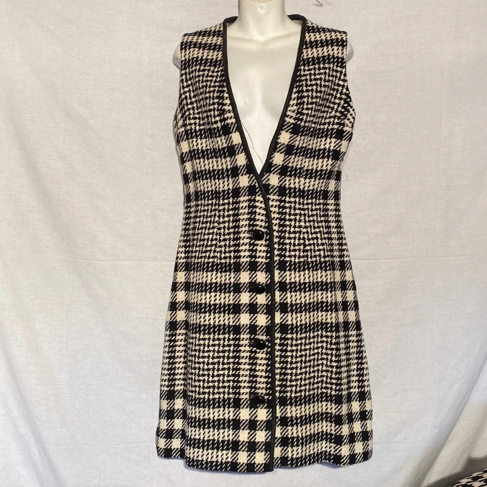 Vintage sleeve less buttons up dress - Picture 1 of 8